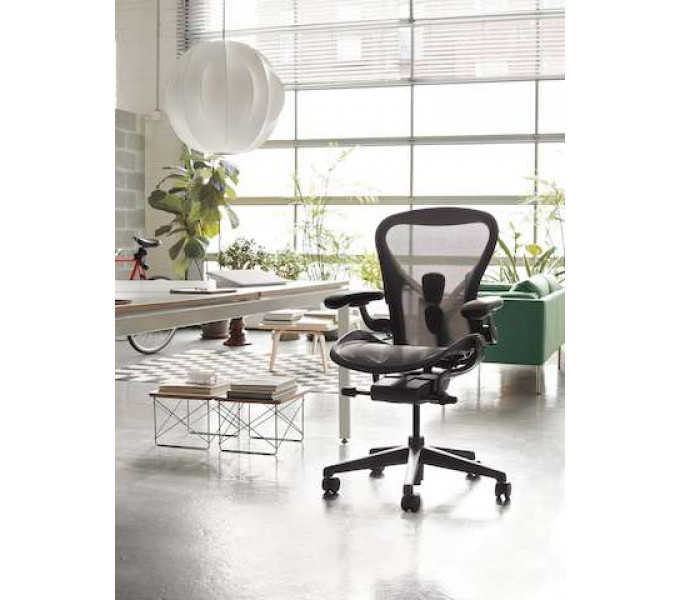 Офисное кресло Herman Miller Aeron (Size B) MB Black