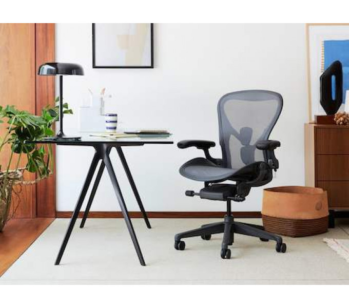 Офисное кресло Herman Miller Aeron (Size B) MB Black