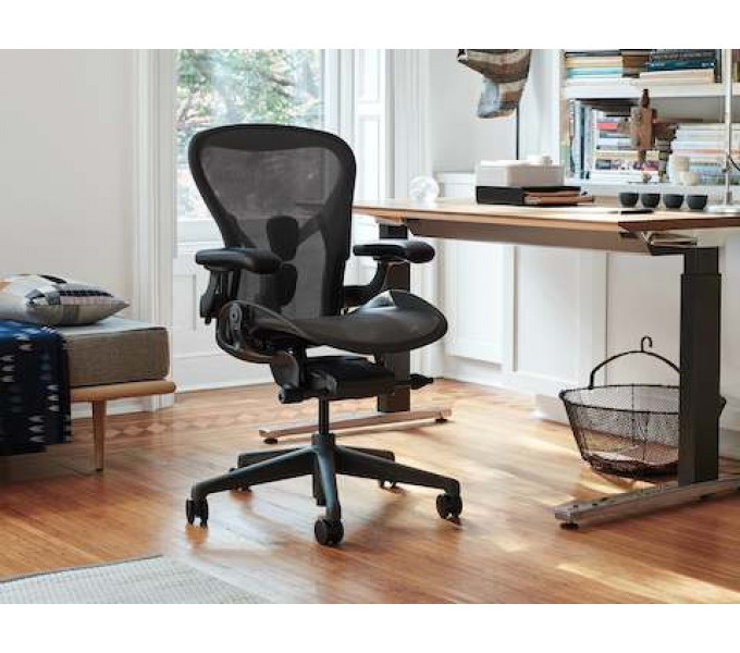 Офисное кресло Herman Miller Aeron (Size B) MB Black